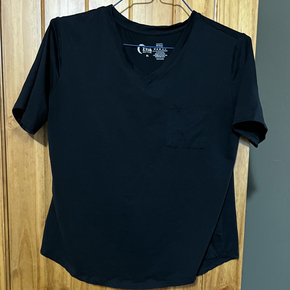 Zyia short sleeve pocket tee